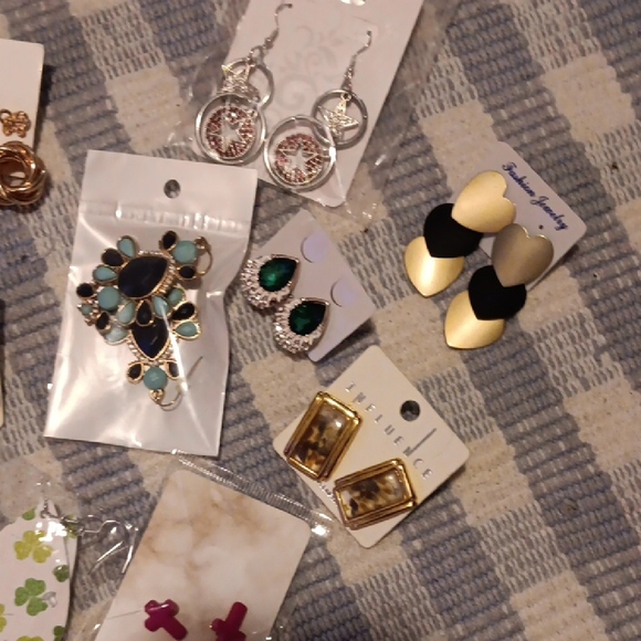 Assorted Women's Earrings (Gold, Black, Green) - Fashion Jewelry - Picture 2 of 3